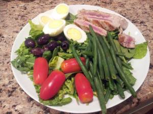 nicoise salad with tuna